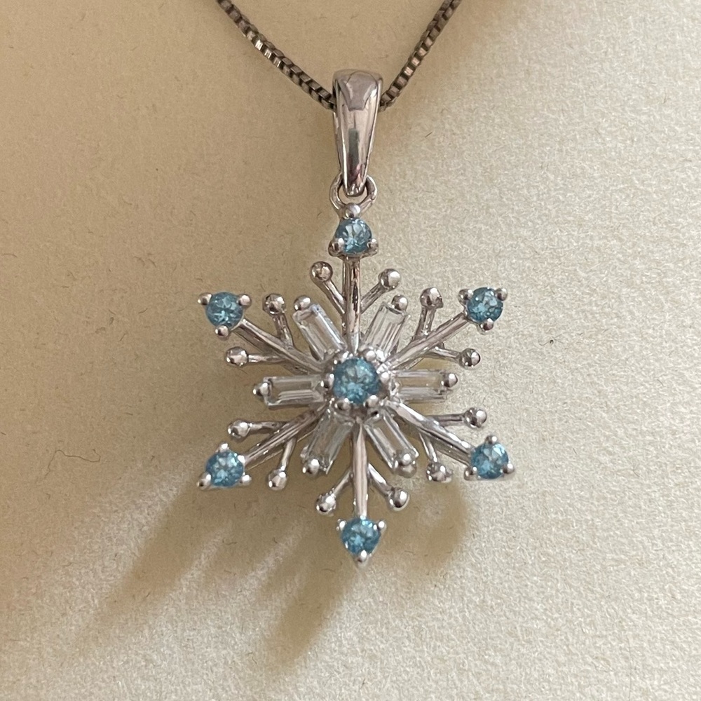 Snowflake Pendant Necklace